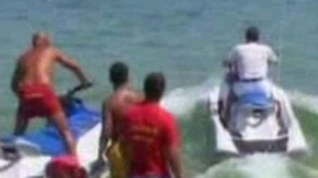 GB în acțiune... la mare!** Becali a făcut show în Mamaia! Pe skijet fără 'vestă' și "dedicații" într-o terasă de lux