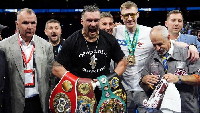 Ucraineanul Usyk a rămas campion absolut la categoria grea, după victoria cu britanicul Dubois