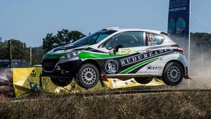Începe nebunia! Cei mai buni piloți din țară se întrec la Cotnari Rally Iași Centenar 2018, una dintre cele mai dificile curse din Campionatul Național. Titi Aur revine la Iași după o pauză de 7 ani