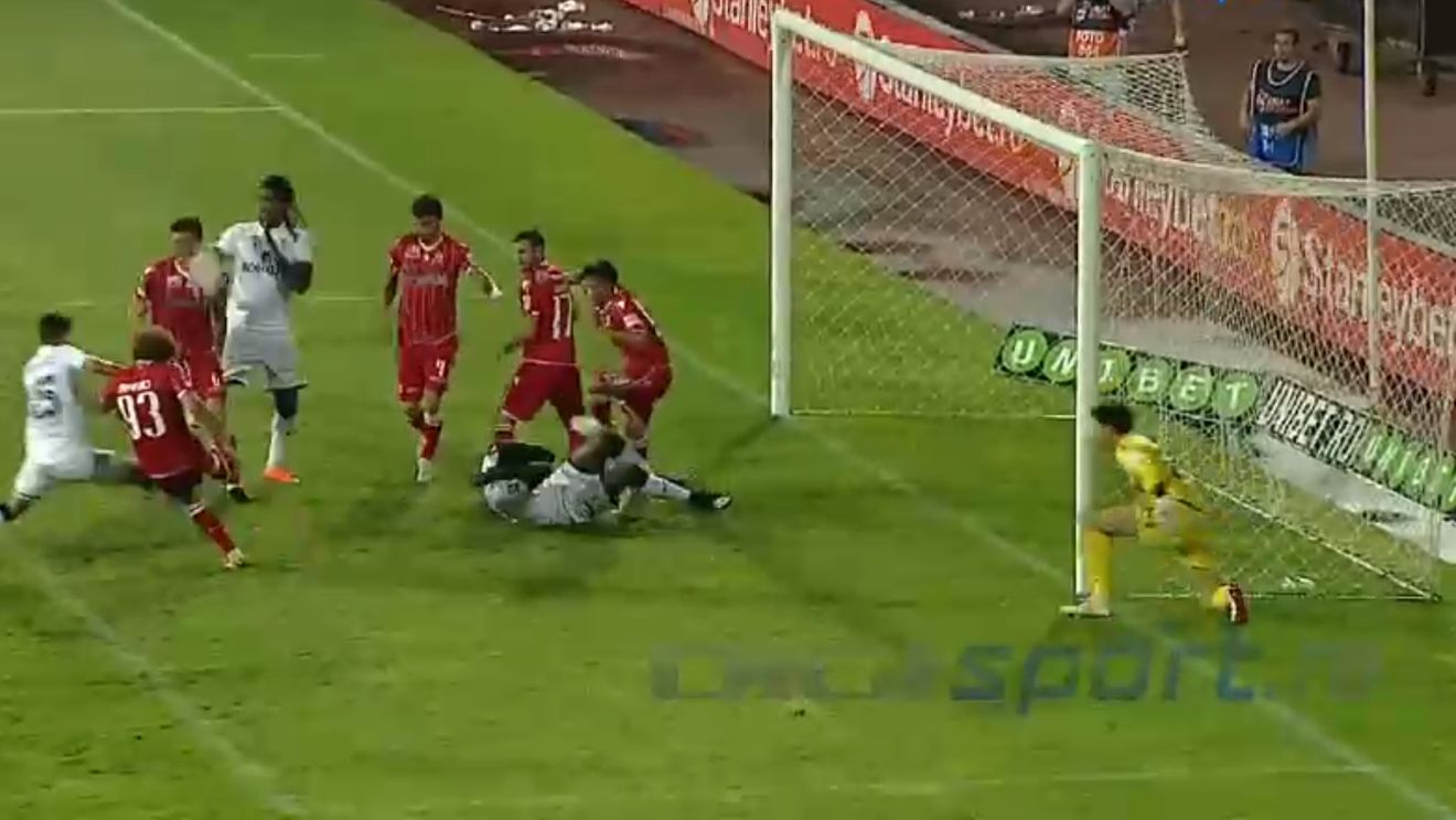 Cel mai controversat fotbalist de la Dinamo a provocat un autogol de zile mari! Cum au fost "îngropați" roș-albii | FOTO