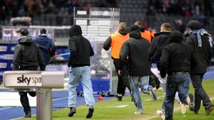 VIDEO Fanii Herthei Berlin au intrat în teren să-i linșeze pe jucători** după un nou eșec!