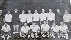 Stofă și creioane pentru prima cupă câștigată de Petrolul