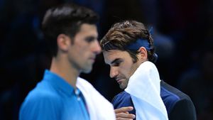 Roger Federer găsește răspunsul pentru jocul lui Djokovic după patru ani de căutări, într-un meci perfect la Turneul Campionilor. Elvețianul e în semifinale