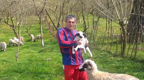 Un cvadruplu campion cu Steaua s-a retras la țară pe timp de pandemie și s-a reprofilat: ”Sunt cu oile pe câmp. Îi fac concurență lui Gigi Becali. Fac zeamă de urzici, dar îmi este dor și de fotbal”