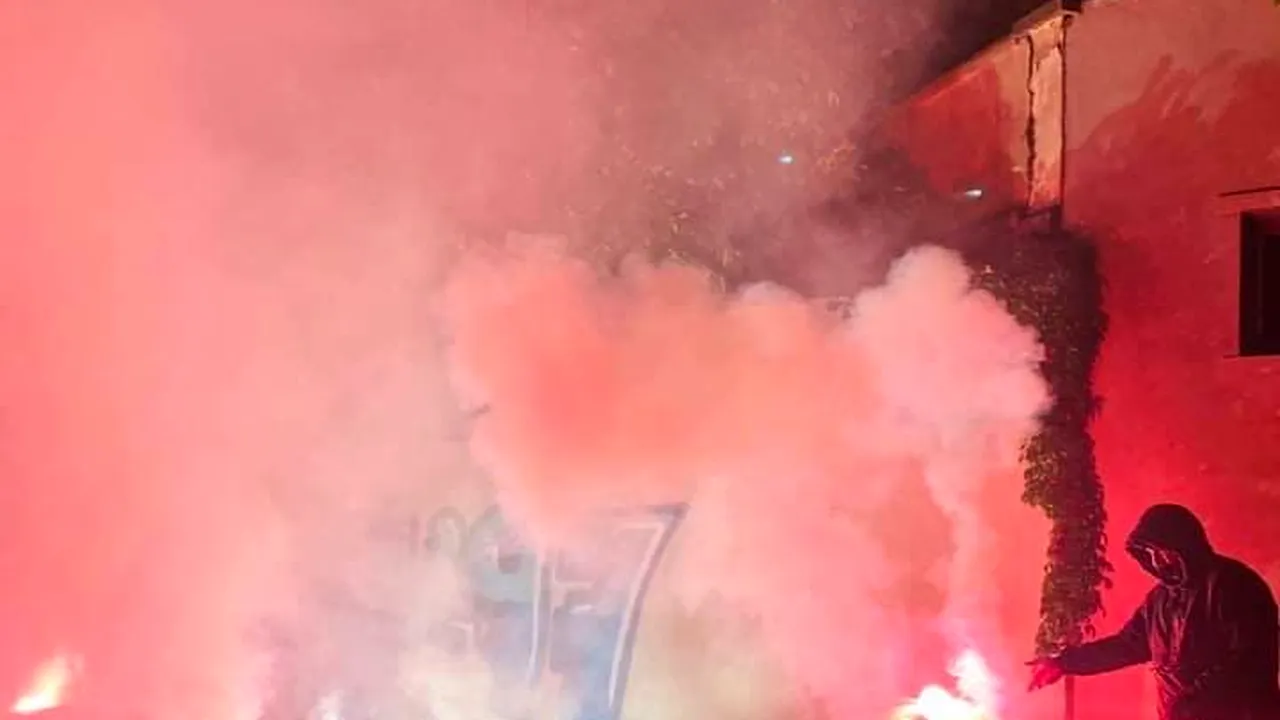 Rivalitatea Petrolul - FCU Craiova continuă! Fanii echipei din Bănie au pornit derby-ul din Liga 2 | GALERIE FOTO