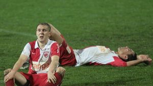 Dinu:** "Moți fumează 3 pachete de țigări pe zi! El respiră nicotină, nu oxigen!"