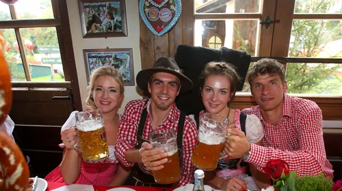 Bayern a participat la Oktoberfest FOTO: Guardiola, așa cum nu l-ai mai văzut. Iubita lui Schweinsteiger a atras toate privirile