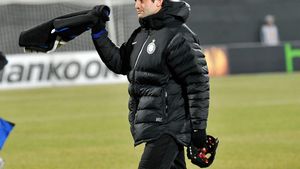 Cristi Chivu, pus la zid de antrenorul care l-a lansat în fotbal: "Nu are caracterul tatălui său. Să se retragă în culori vesele, nu cenușii"