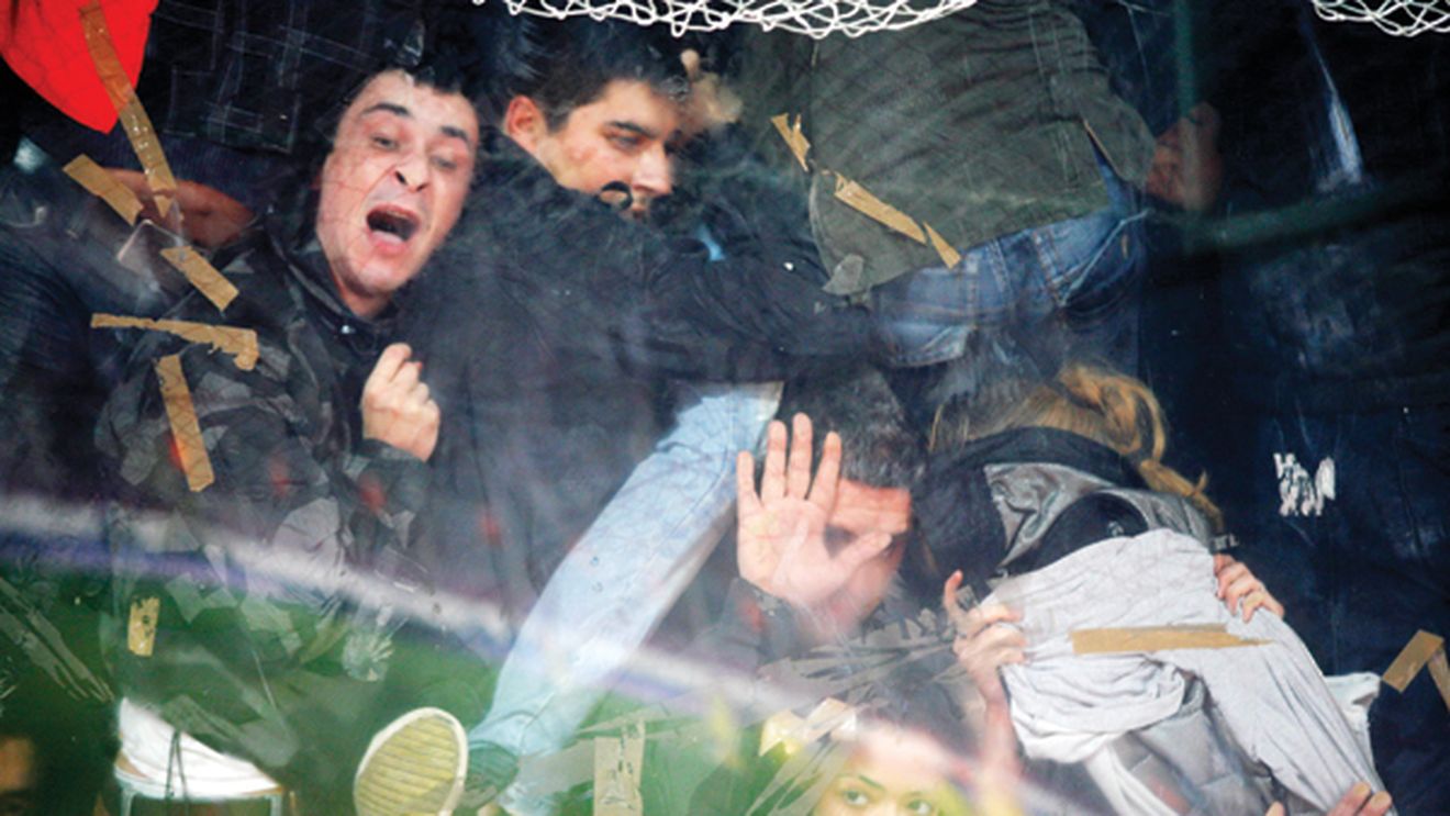 FOTO Fanii Stelei acuză: "Ne-au tratat ca pe animale"! Vezi niște imagini apocaliptice!