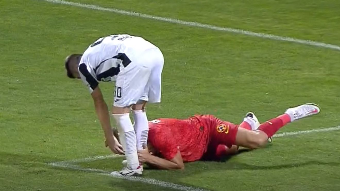 Andrei Miron, pe urmele lui Luis Suarez și Mike Tyson. Fundașul FCSB a vrut să muște un adversar