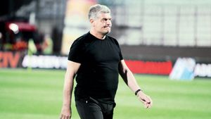 Scaunul "Fălcosului" e tot mai șubred!** Paszkany nu trebuie să îi dea vreo compensație financiară dacă îl demite