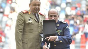 Florin Talpan, moment penibil la aniversarea a 75 de ani de la înființarea Stelei! A făcut bucăți premiul primit | FOTO & VIDEO