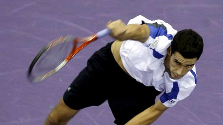 Vinciguerra  a abandonat la scorul de 7-6 (5), 7-6 (10) pentru Hănescu!