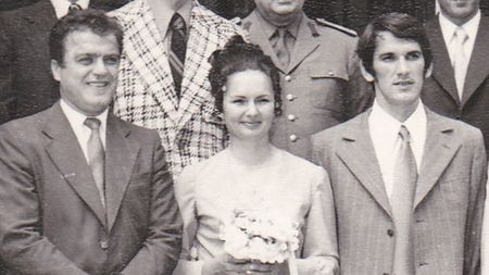A murit Cornel Oțelea! Fotografie DOCUMENT de acum 50 de ani cu marele campion, naș la nunta lui Radu Voina. În imagine apar o mulțime de campioni mondiali lângă miri. FOTO