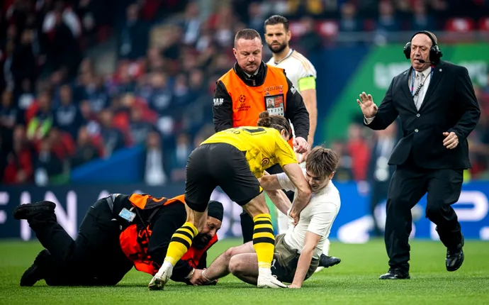 Au răbufnit în direct după gafa serii de la finala Champions League dintre Borussia Dortmund și Real Madrid! „Ce rușine! E dezastru”