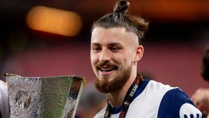 Radu Drăguşin a primit o veste uriaşă. Domino cu transferuri: Liverpool îl salvează pe român