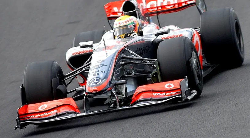 Lewis Hamilton conduce monopostul McLaren prin telefon!