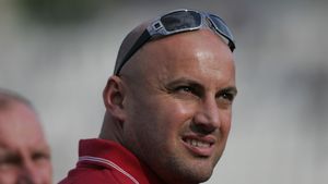 Simota, trimis în tribună