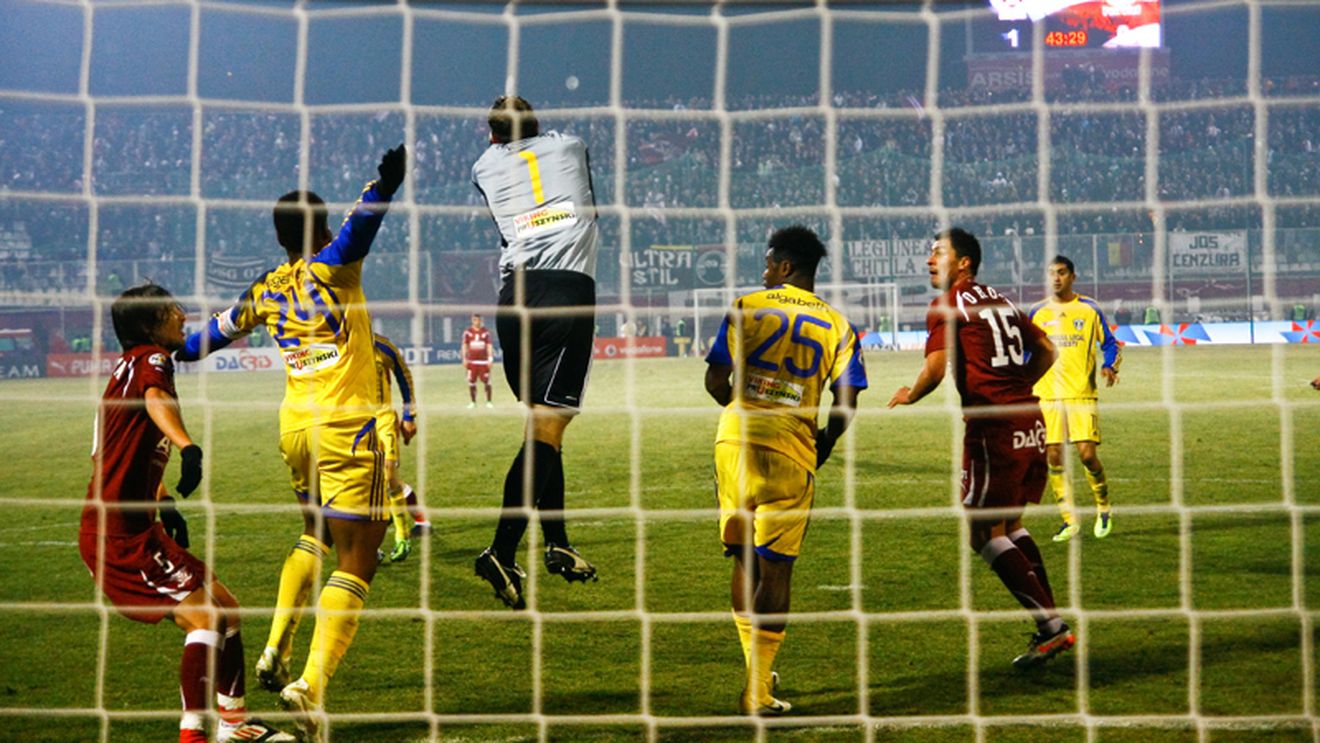 Portarul Petrolului, acuzat că e implicat în MAFIA pariurilor!** Un fost coleg dă cărțile pe față: "Mi-a zis că banii urmau să le fie dați jucătorilor înainte de meci"