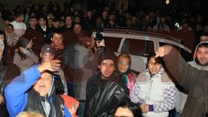 "Ce înseamnă bă, 'free Gigi'?"** /  "Înseamnă Gigi liber!" / "Așa tată, să-l elibereze pe nea Gigi!"