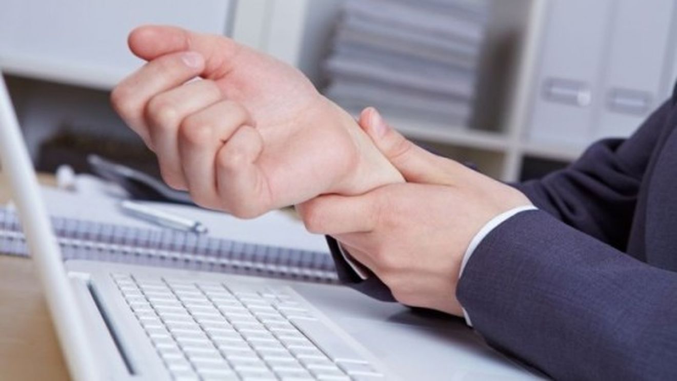 O nouă boală face prăpăd în pandemie de coronavirus. „Boala mouse-ului” și simptomele care te pot trimite direct pe masa de operație