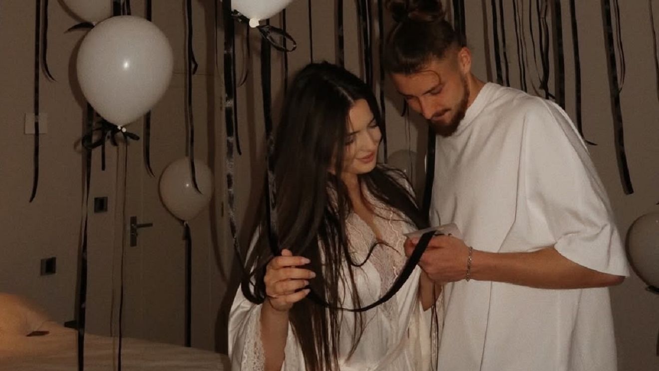 Prima imagine cu Radu Drăguşin, din spital, după operația la genunchi. În pat, cu iubita lui: „Cel mai puternic suflet”