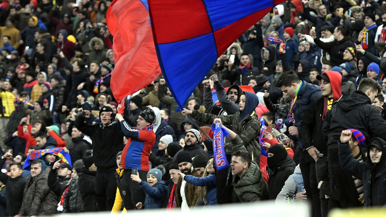 Suporterii lui FCSB nu au voie să poarte tricouri roș-albastre la meciul cu West Ham, din Conference League! „Au primit un mail”