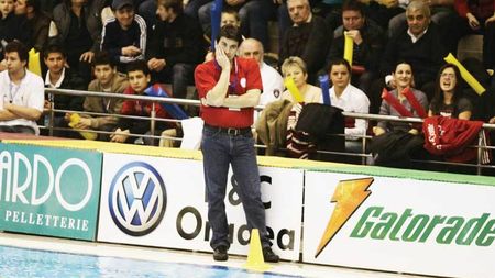 Dilemă: cine vine pe bancă la naționala de polo?
