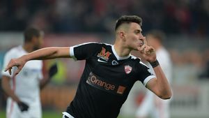 Liniște, azi defilează Dinamo! Echipa lui Andone spulberă Steaua cu 3-1, Reghe e trădat de apărare și e ridiculizat tactic 