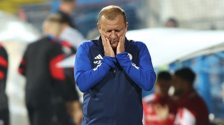 Dorinel Munteanu, reacție incredibilă după gestul cu care l-a scuturat pe Maftei, în timpul meciului Oțelul Galați - Dinamo București 1-1! S-a enervat la întrebarea reporterului: „Să audă toți fotbaliștii, tineri sau bătrâni! Eu nu sunt antrenor de paie! Trebuia să fiu mai dur cu el”