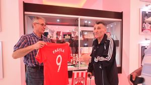 Sărbătoare pentru fotbalul dinamovist. Peste o sută de oameni care au pus umărul la performanțele clubului de fotbal au fost invitate la muzeul din "Ștefan cel Mare" 