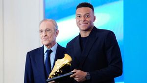 Kylian Mbappe, după ce a primit Gheata de Aur a Europei, cândva premiul monopolizat de români: „Nu pot compara cu ce a făcut Cristiano Ronaldo”