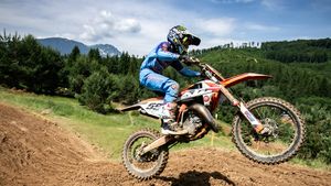 Povestea motociclistului fermier din Republica Moldova care reprezintă România! „Vreau să plantez cireși”. SPECIAL