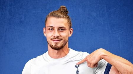 Fanii lui Tottenham nu mai au răbdare! Transferul lui Radu Drăgușin i-a electrizat: „Anunțați-l odată pe «tancul» din România! / Verilor, l-ați pierdut prin Londra?”