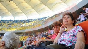 Oamenii și-ar fi dorit ca sâmbătă să fie prezenți și tricolorii, măcar în tribune: **"De ce n-a venit și naționala?"