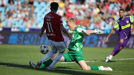 „După aşa ceva, îți iei concediu medical”. Comentatorii au rămas consternați după gafa monumentală a lui Hindrich din Oțelul Galați - CFR Cluj