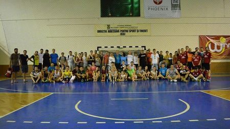 Caz incredibil la Cluj, la un meci de handbal: Un arbitru a fost bătut în timpul jocului și s-a ales cu fisură de timpan. Poliția a fost chemată la sală!