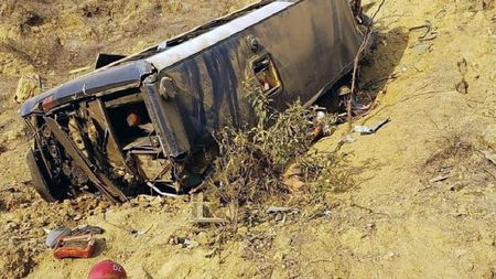 Tragedie în lumea fotbalului! Autocarul în care se aflau 48 de suporteri a căzut de la 15 metri, iar 8 persoane au murit | FOTO & VIDEO