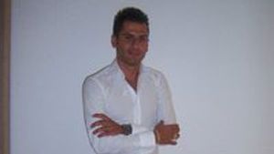 "M-a lovit fără motiv. După ce am căzut, a dat iar în mine!"** El este chelnerul bătut de Mutu!