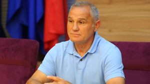 OFICIAL | Gheorghe Mihali, prezentat la noua sa echipă după despărțirea de Dinamo. Va antrena în Liga 3