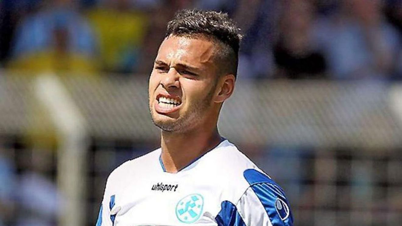 Un fotbalist din liga a 3-a germană dă goluri cu un defibrilator în piept