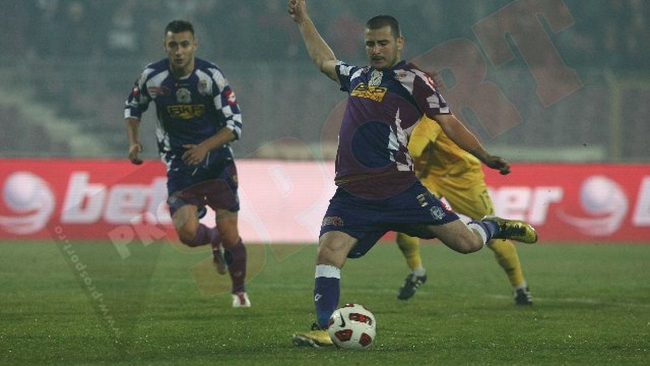 Meci încins în Banat!** "Este penalty, nu cred că este eliminare"