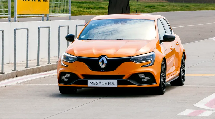 Renault lansează hothatch-ul Megane R.S. în România. Prețul de pornire al bolidului francez