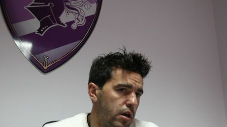 Contra: **"Dacă licențele s-ar da pe bune, România ar rămâne fără campionat"