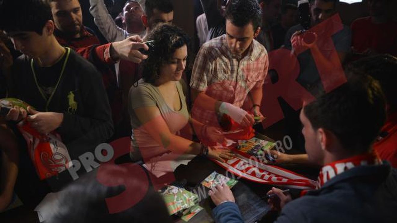 Dinamoviștii, asaltați de fani în Regie!** FOTO Luchin: 'Steaua ar trebui să nu mai fie așa sigură de titlurile viitoare'