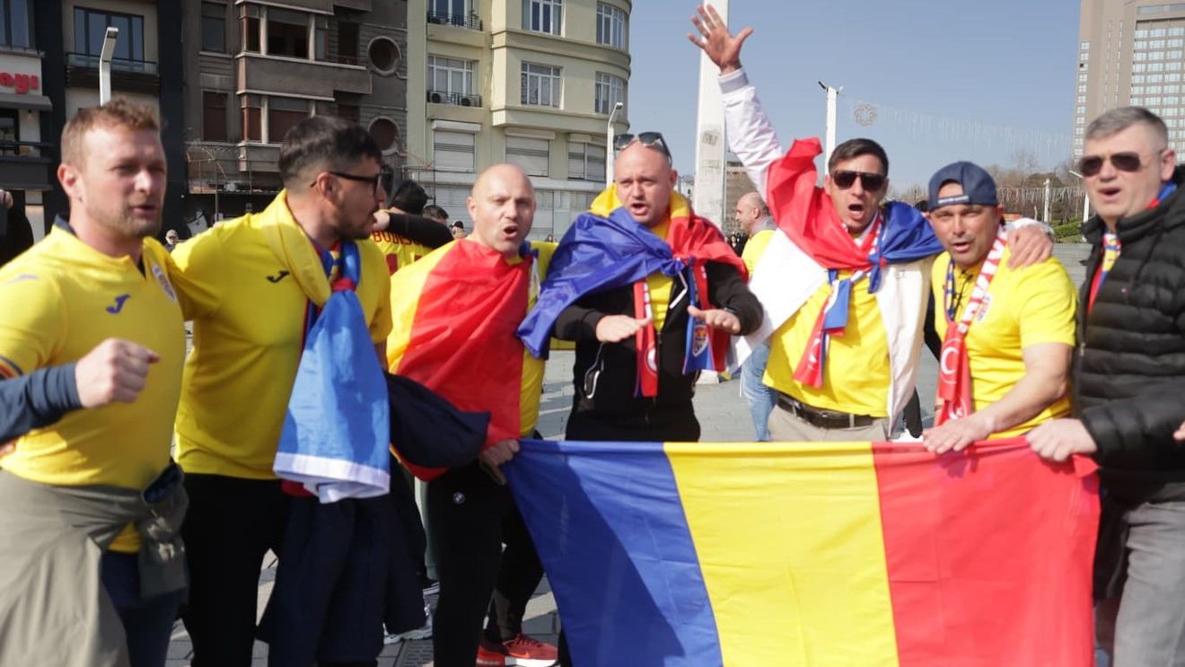 Apariția surpriză i-a încântat pe fanii României de la Istanbul! Fostul fotbalist de la FCSB a fost asaltat