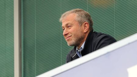 „Abramovich mi-a plătit jumătate de Rolls-Royce”. Impresarul român a recunoscut cum a dat lovitura pe banii oligarhului lui Vladimir Putin