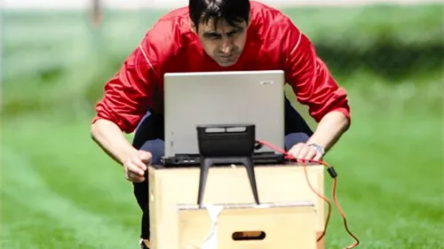 Piți 3D** Tehnicianul urmărește pe laptop rezultatale testelor fizice!