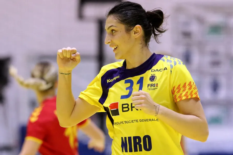 cinci jucatoare de la prima reprezentativa