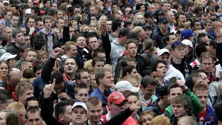 Aproximativ 100 de suporteri ai echipei Ajax Amsterdam au fost arestați la Paris